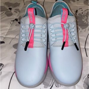 Cloves Nursing Shoes